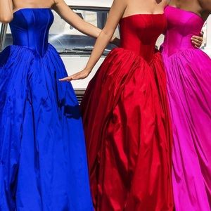 ISO of this dress in Vibrant Blue. Size 8 or 10